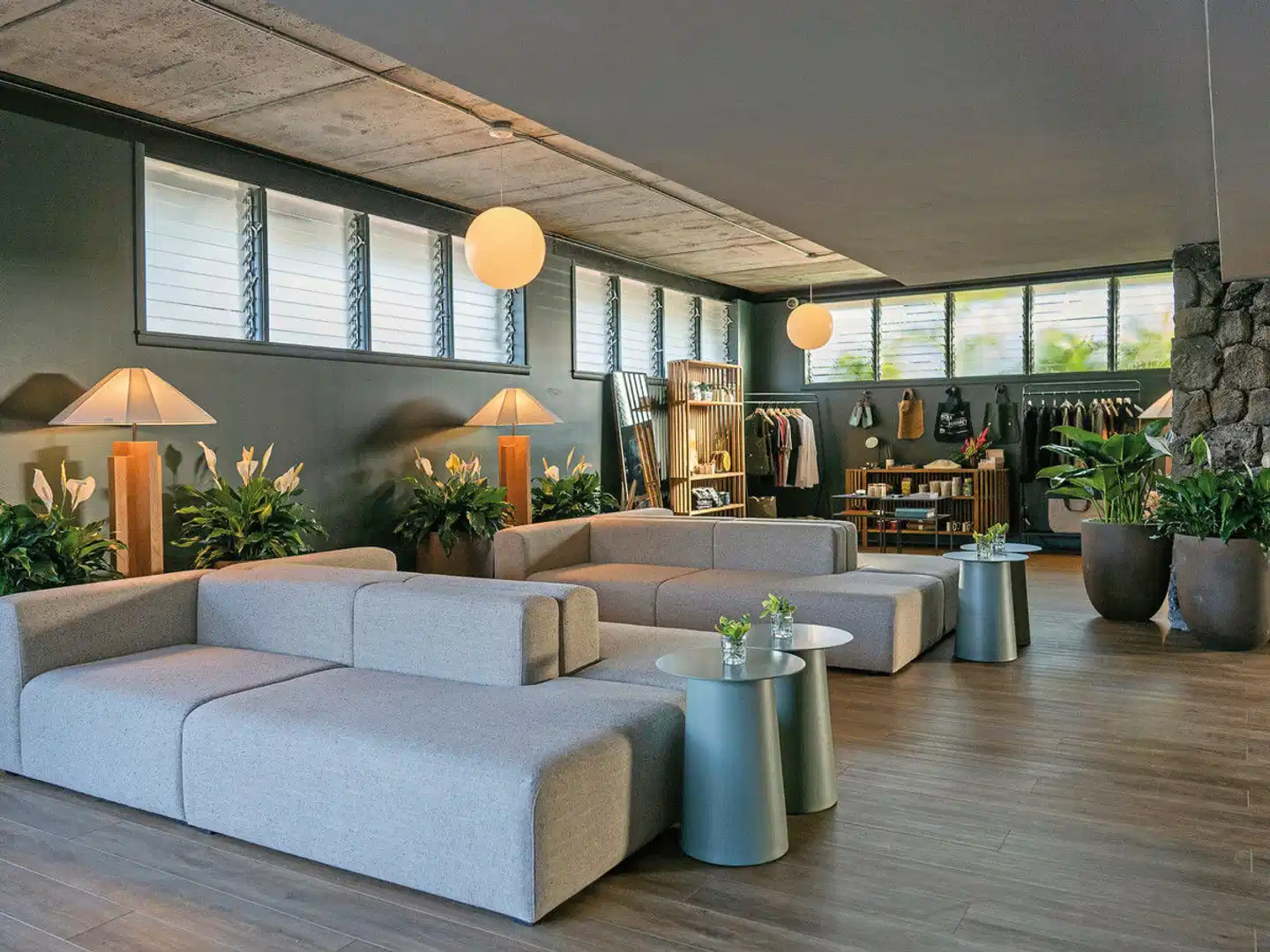 Pacific 19 Kona Lobby