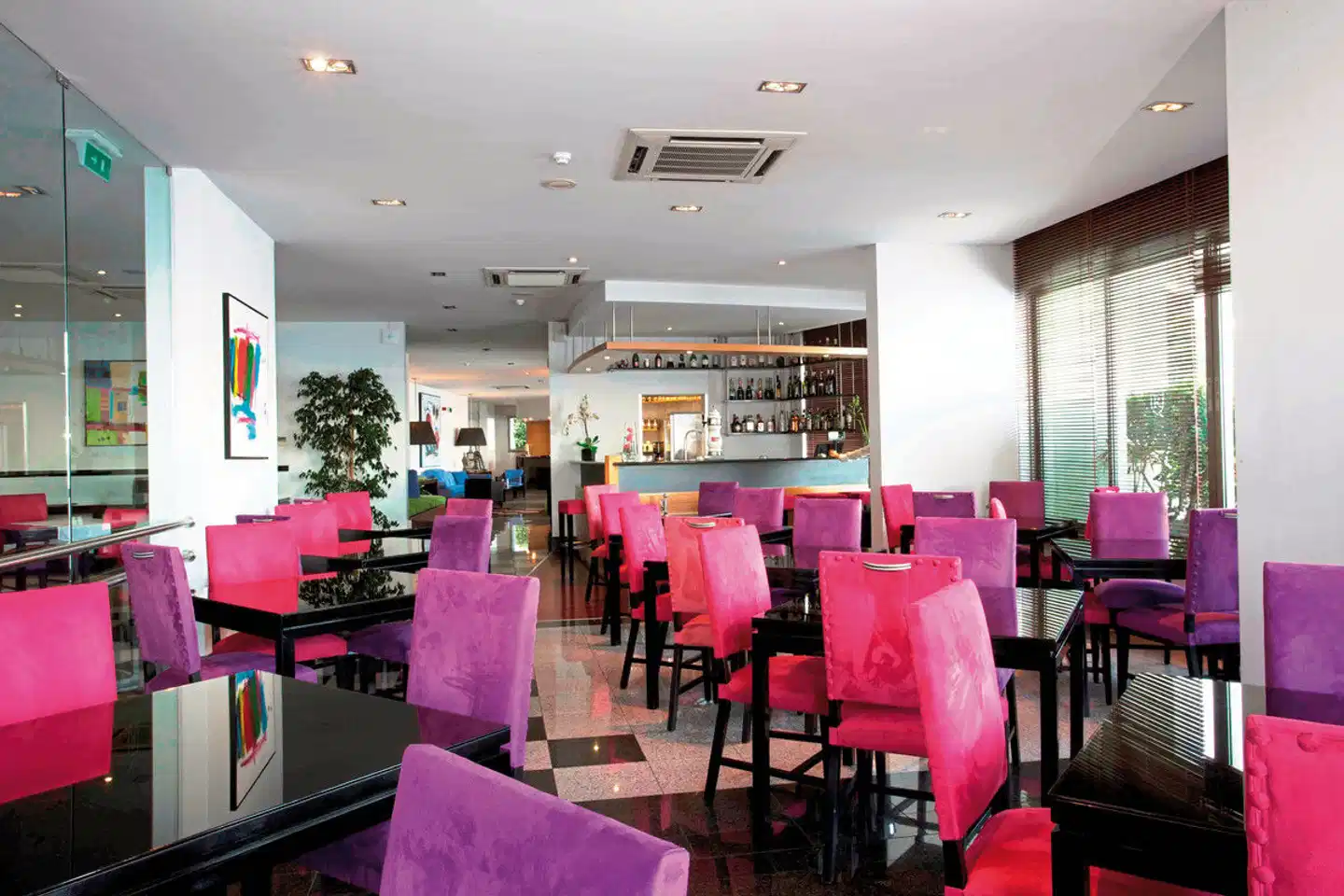 Madeira Regency Cliff Bar