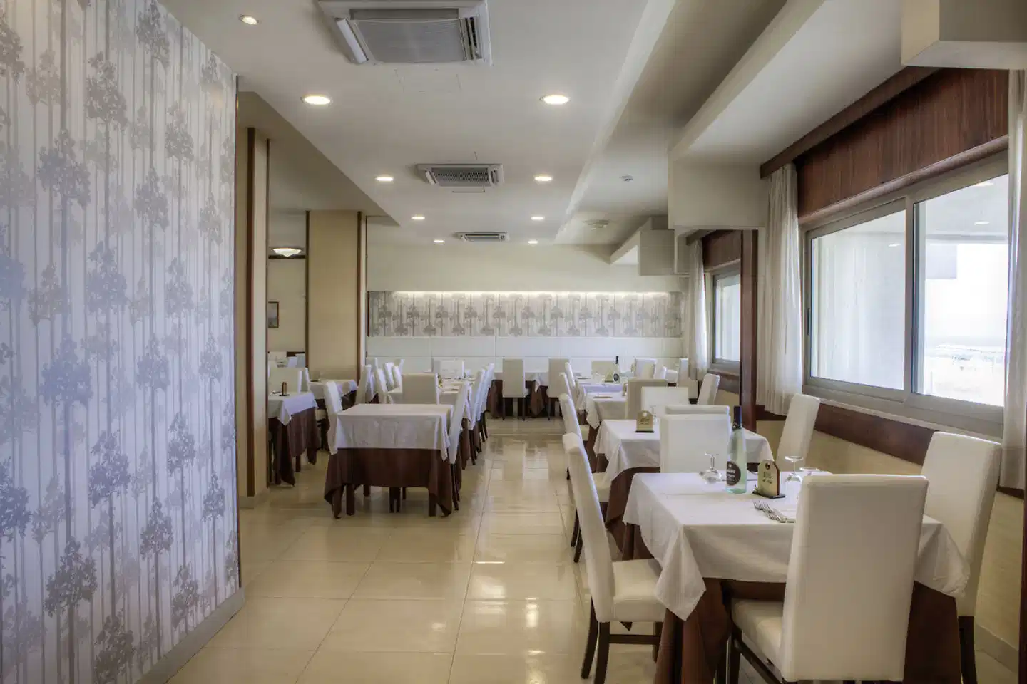 Life Hotel Restaurant