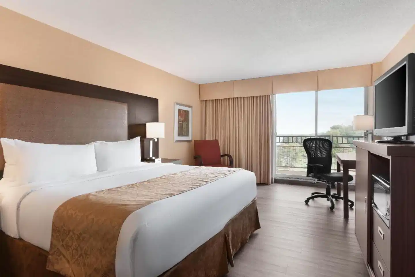 RAMADA BY WYNDHAM BELLEVILLE HARBOURVIEW C.C: Wohnbeispiel