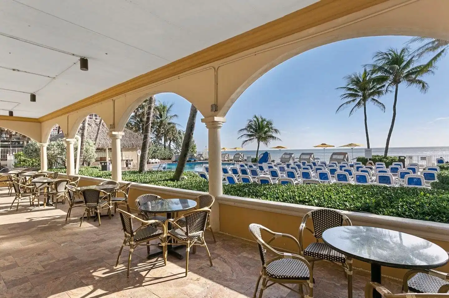 Ocean Sky Hotel & Resort Fort Lauderdale Terrasse