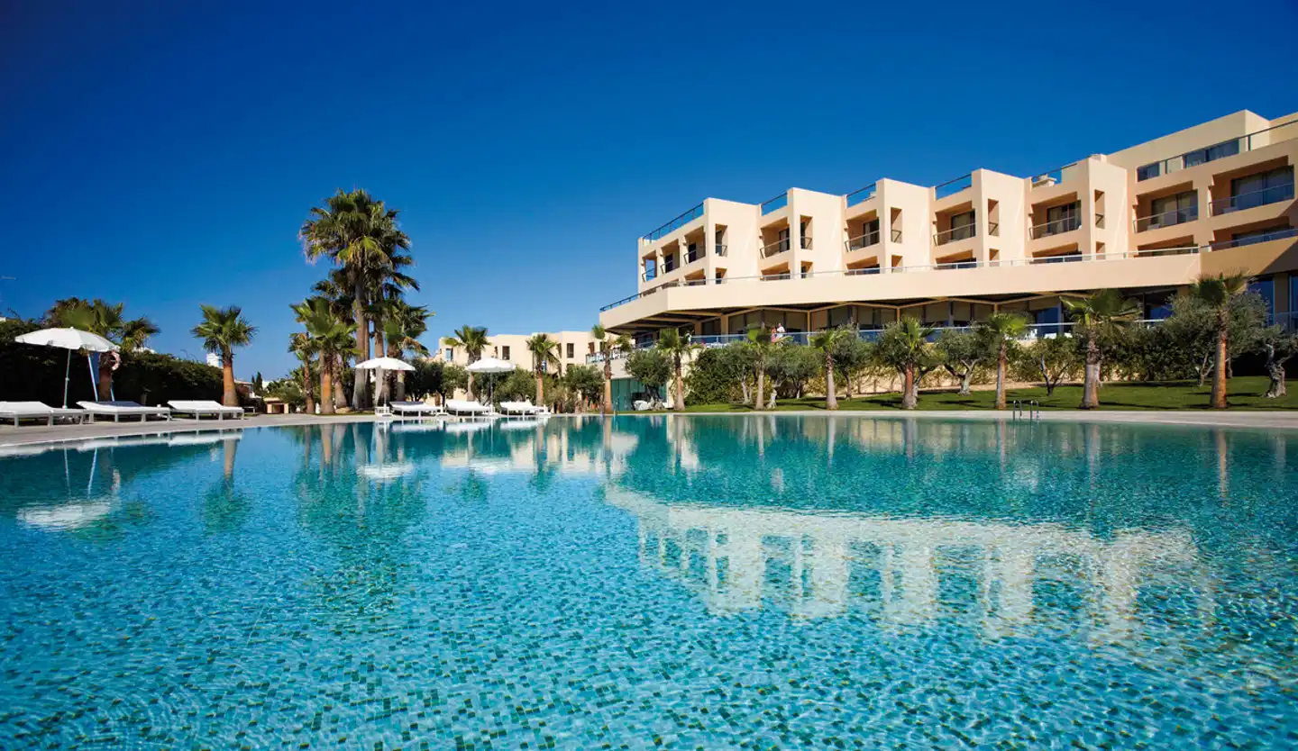 NAU São Rafael Suites Pool