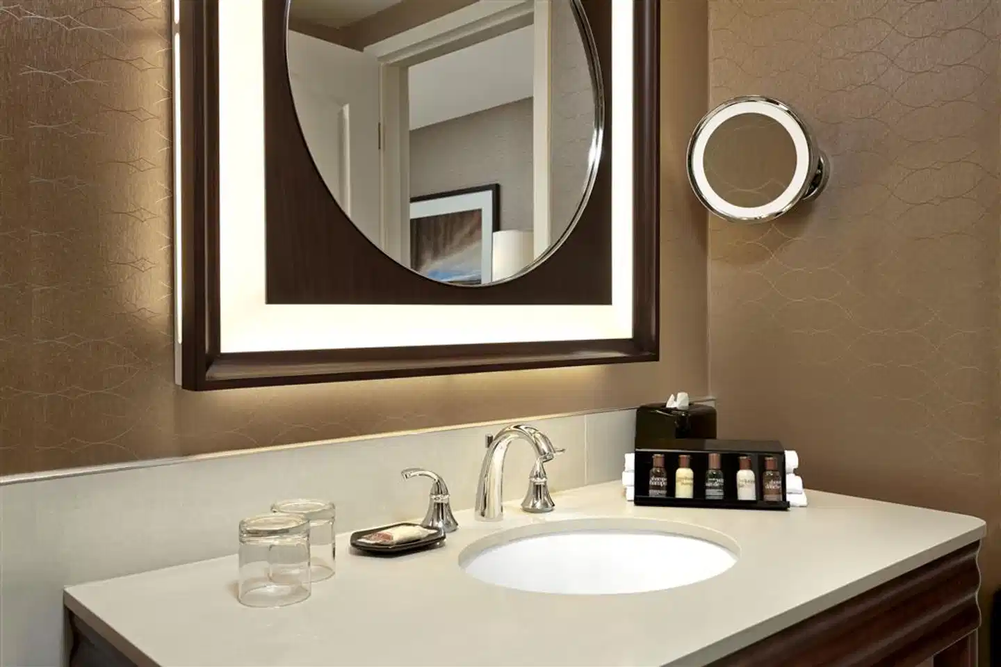 Sheraton Suites Calgary Eau Claire Badezimmer