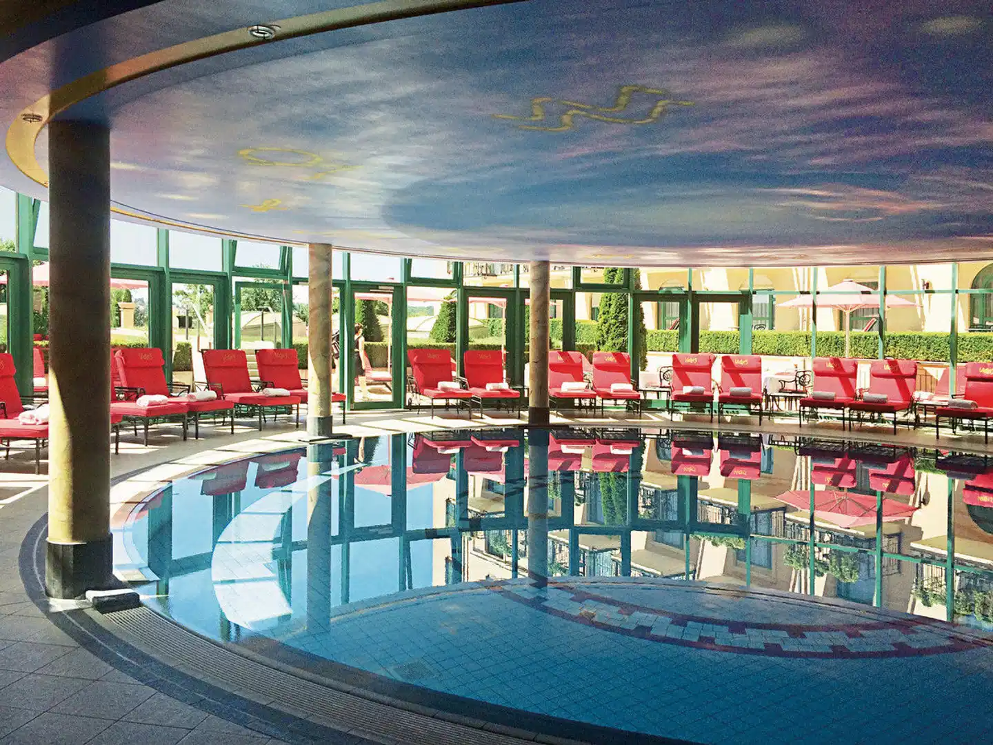 Victor's Residenz-Hotel Schloss Berg Hallenbad