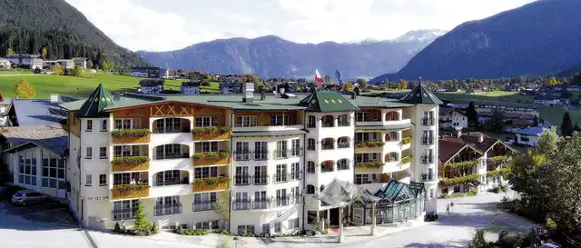 Vier Jahreszeiten Wellnessresort am Achensee Aussenansicht