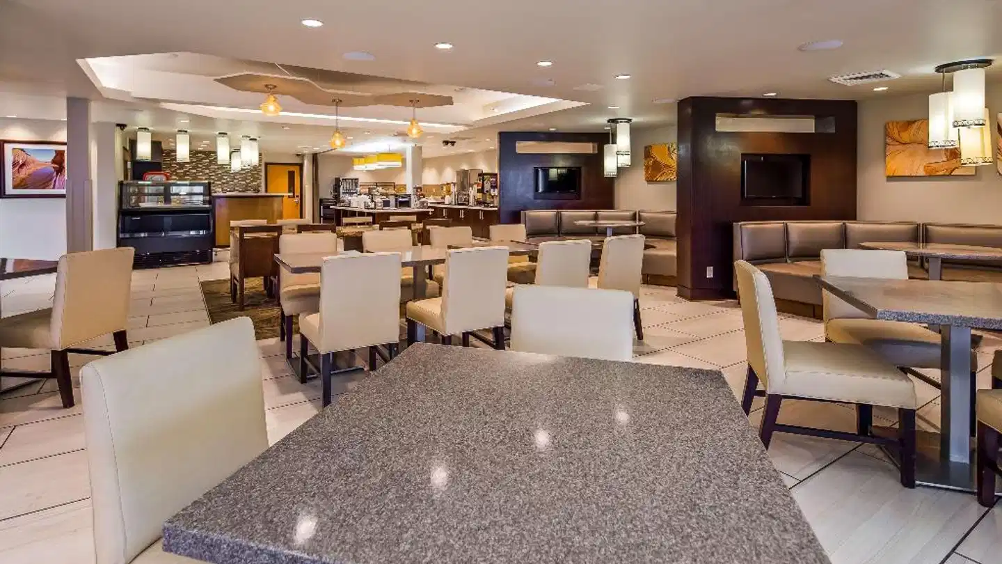 Best Western Plus At Lake Powell Lobby