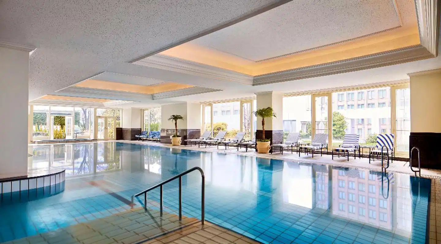 The Ritz-Carlton, Osaka Hallenbad
