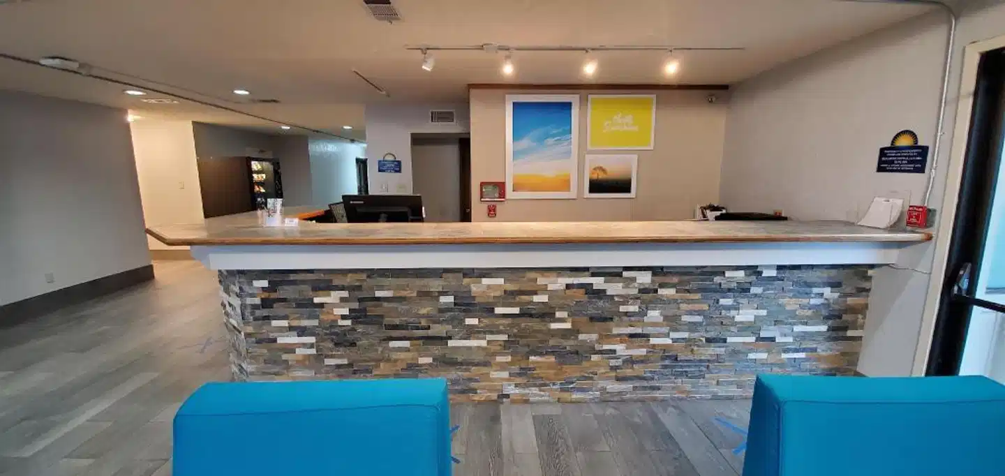 Days Inn by Wyndham Beaumont Lobby