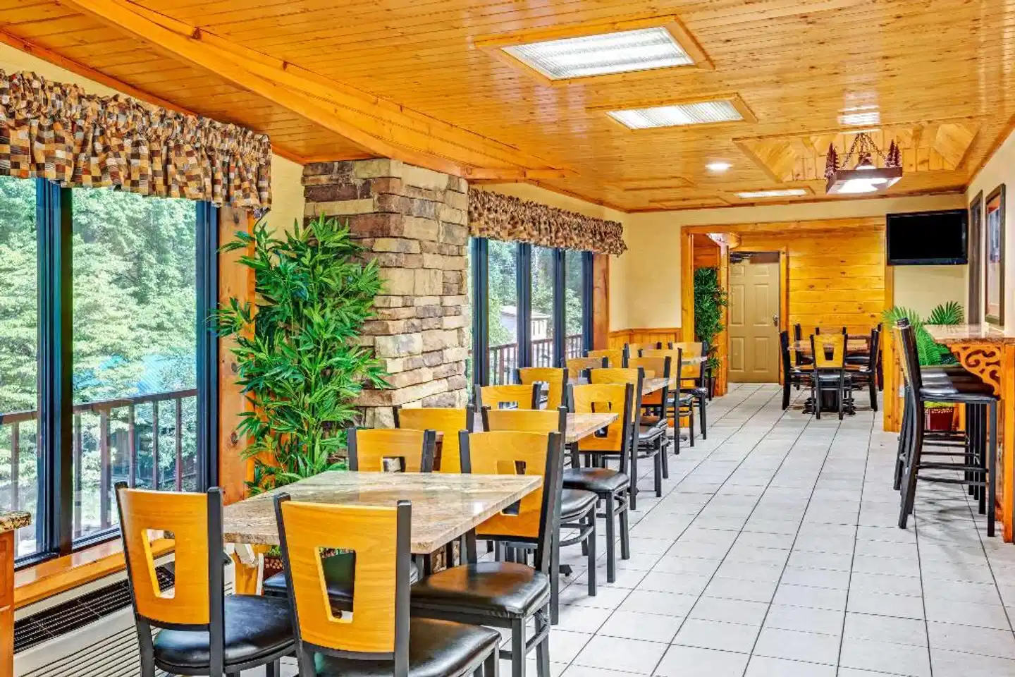 Baymont by Wyndham Gatlinburg On The River Restaurant