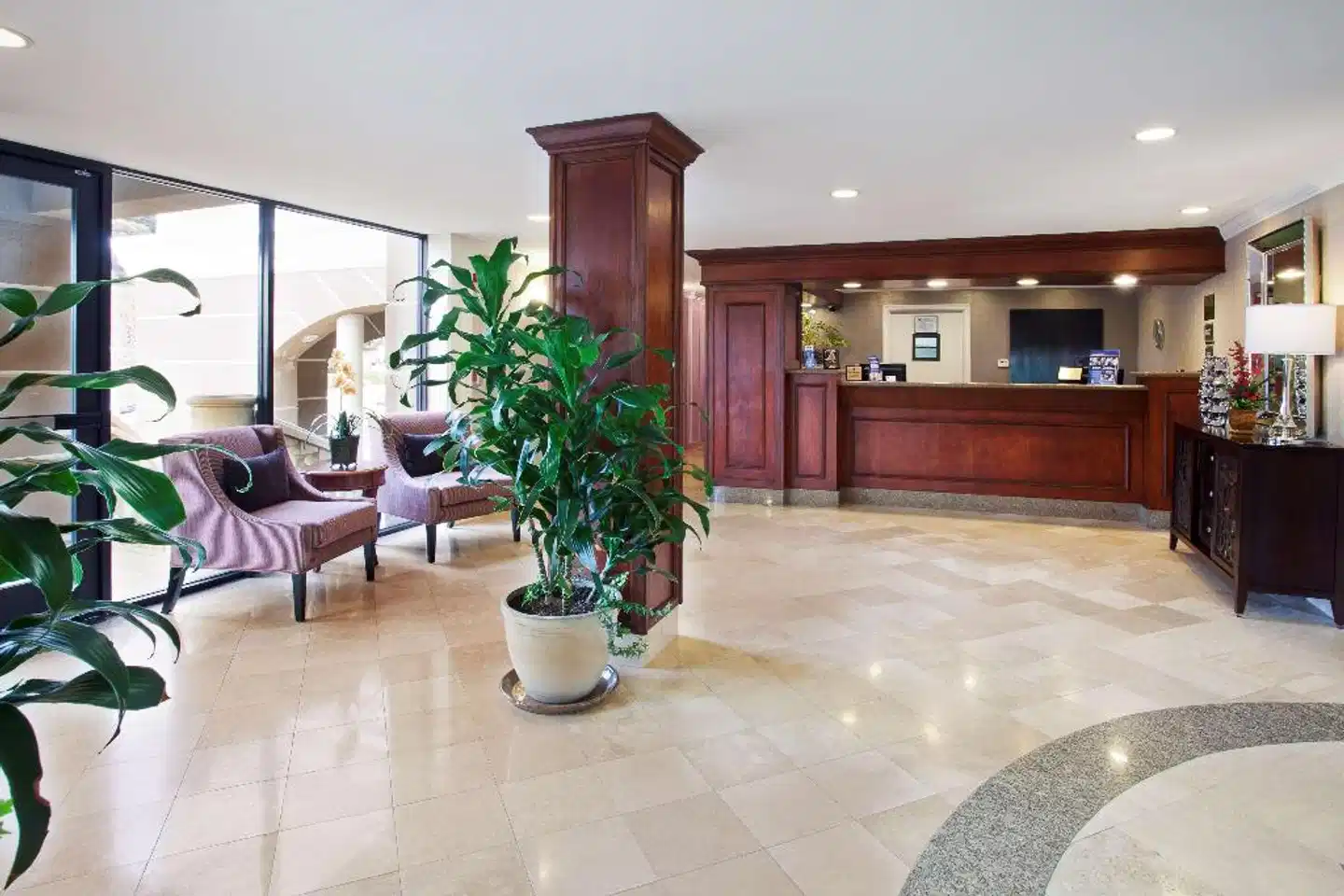Best Western Plus Marina Shores Hotel - Dana Point Lobby