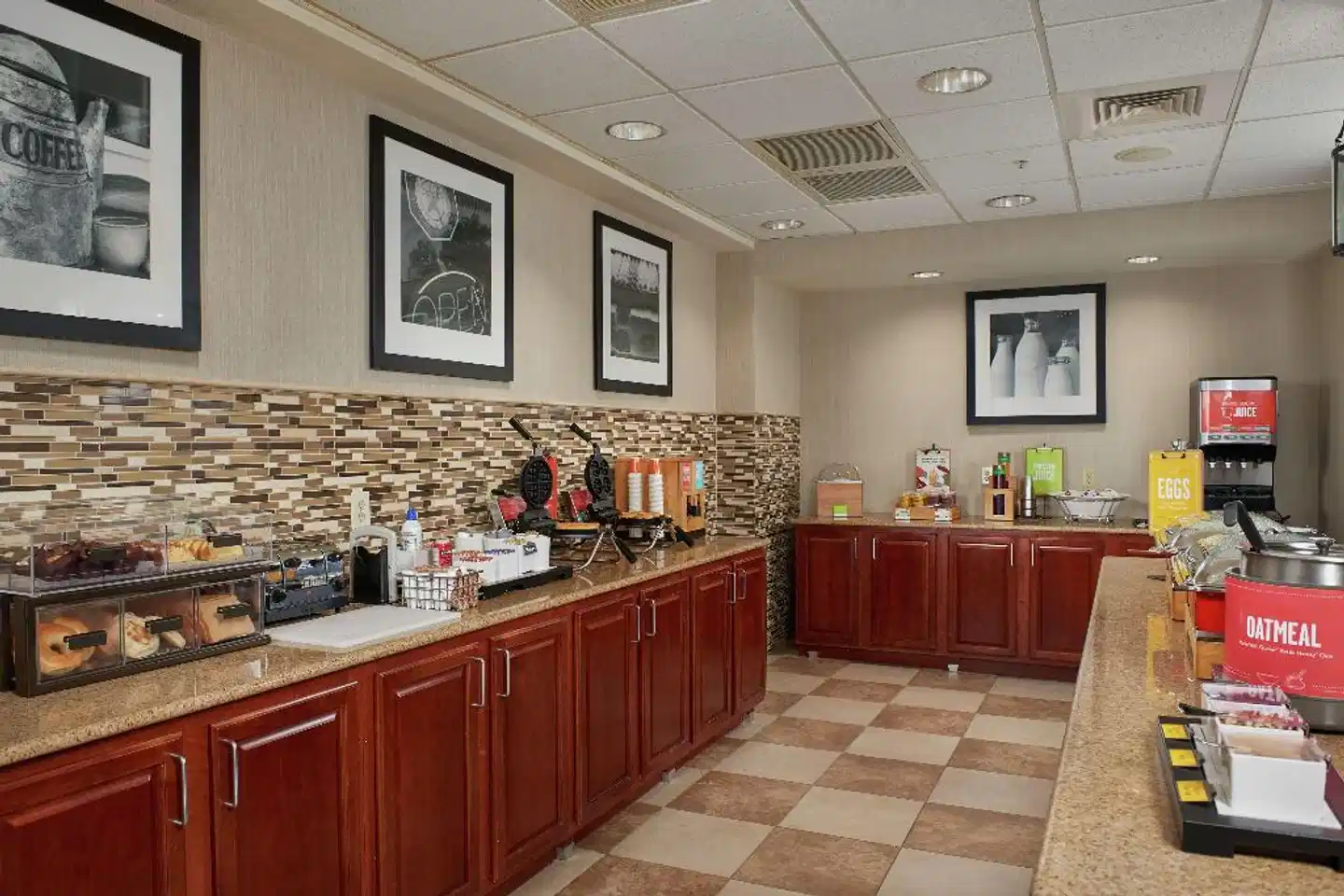 Hampton Inn & Suites Phoenix-Surprise Bar