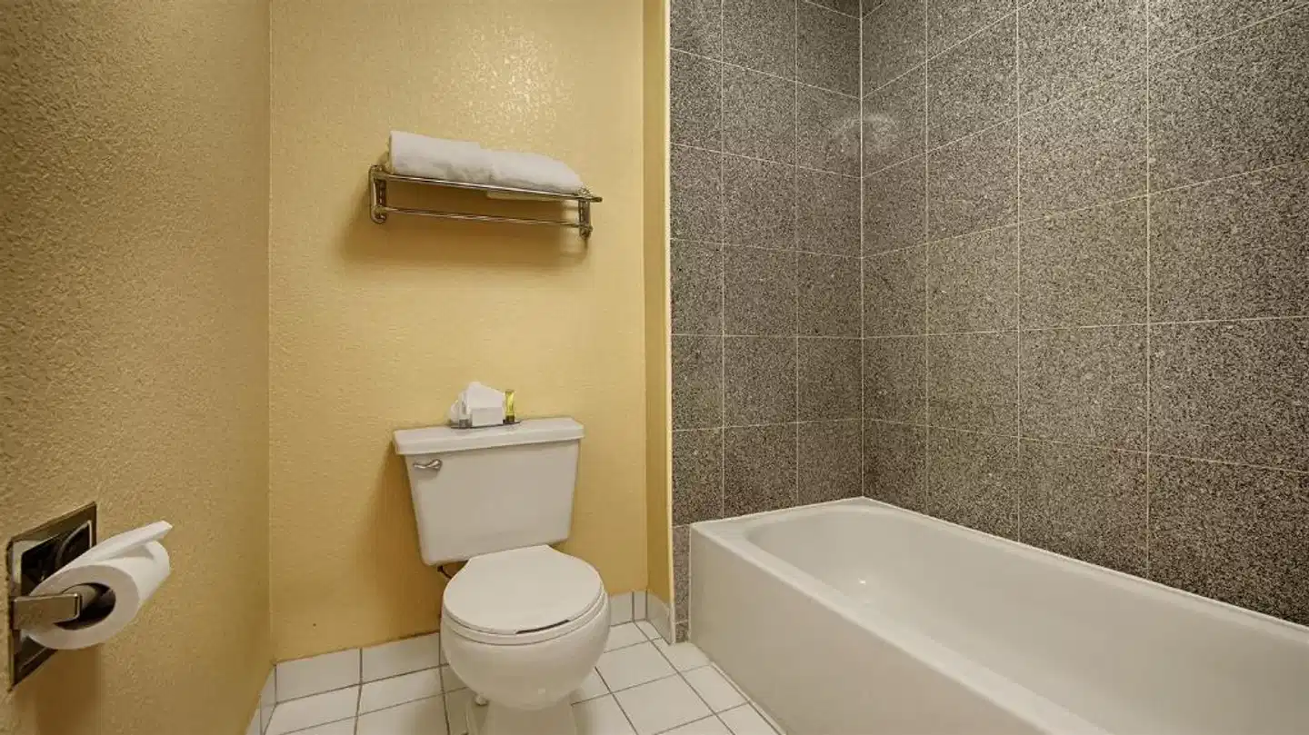 Best Western Plus Orchard Inn Badezimmer