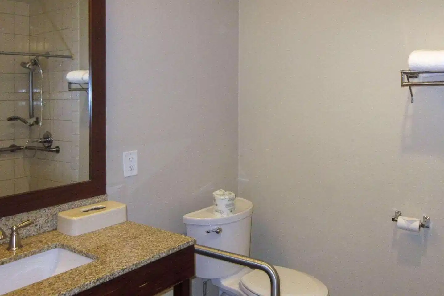 Comfort Inn Bishop Badezimmer