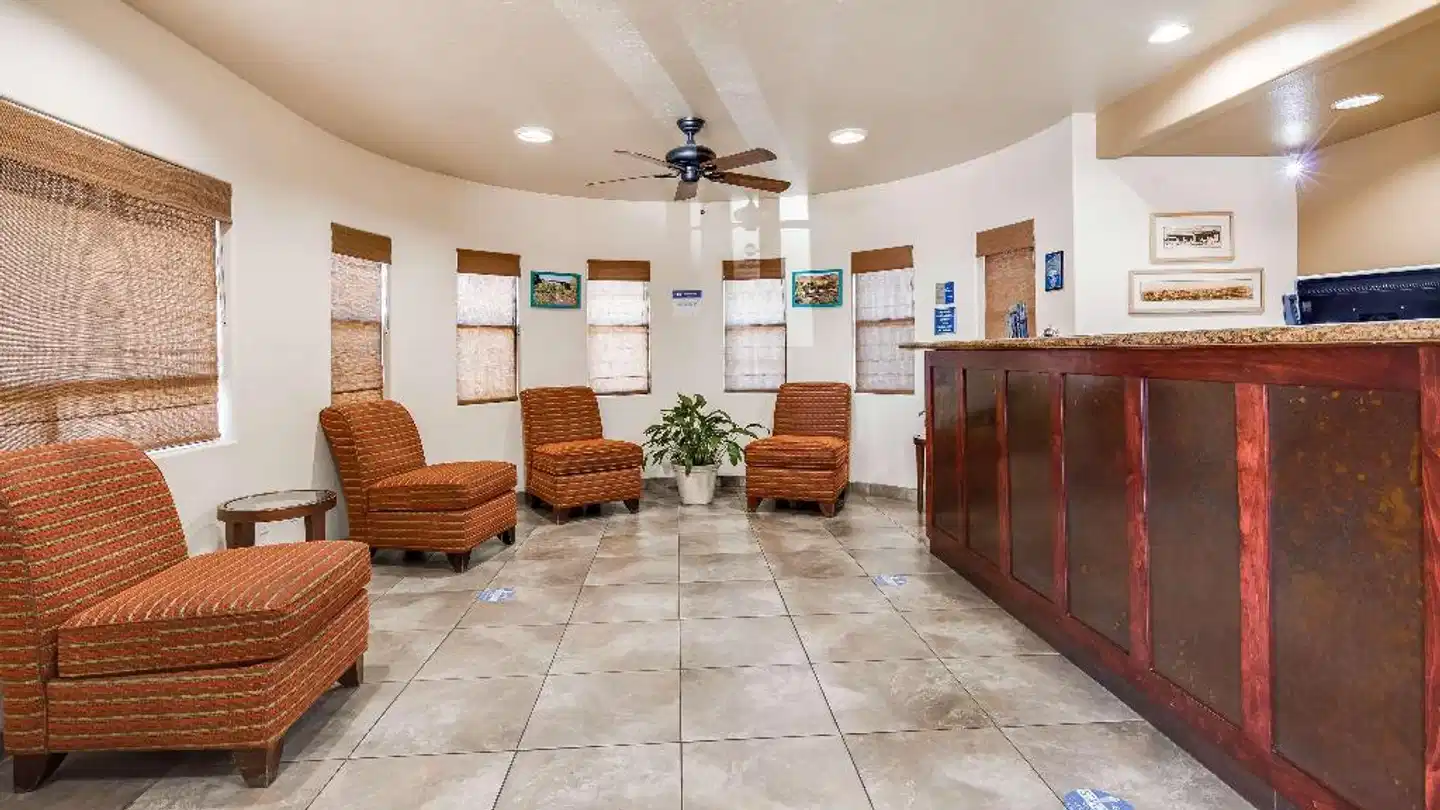 Best Western Cottonwood Inn Lobby