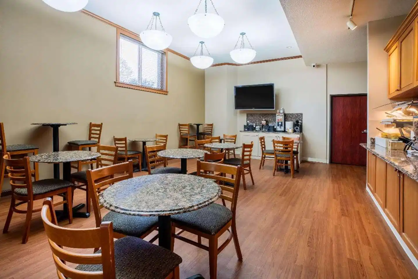La Quinta Inn & Suites by Wyndham Portland Airport Restaurant