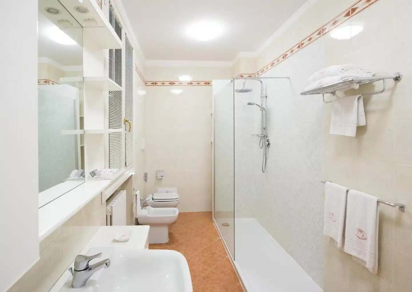 Phi Hotel Bologna - Hotel Badezimmer