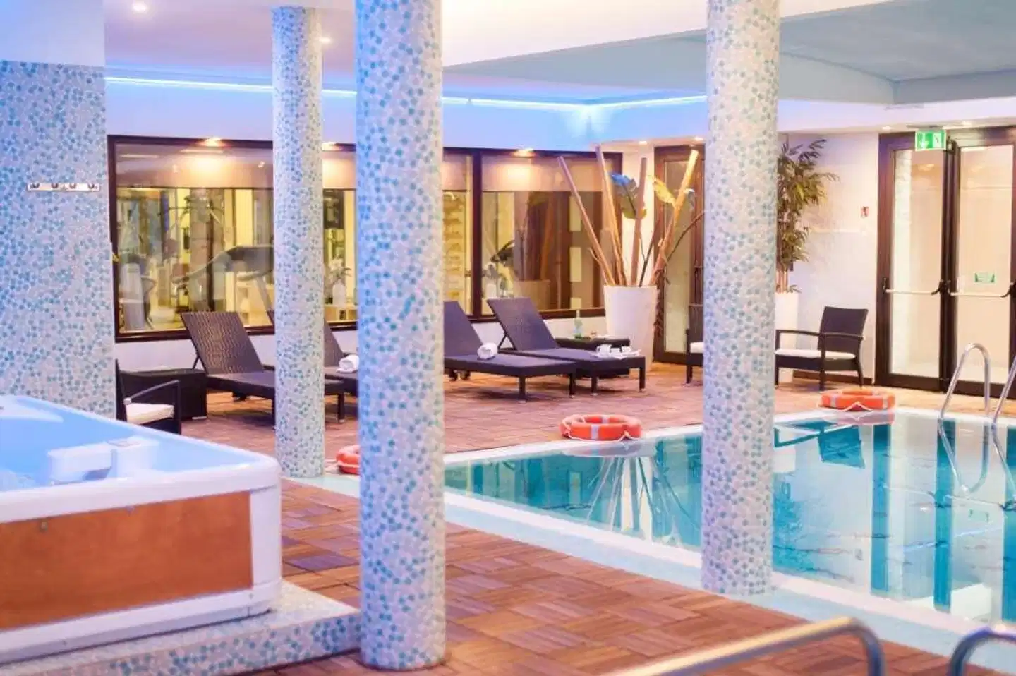 As Hotel Cambiago Hallenbad