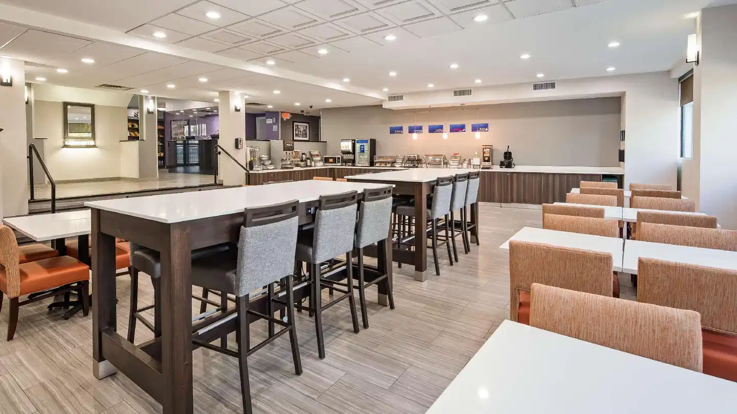 Best Western Paramus Hotel & Suites Bar