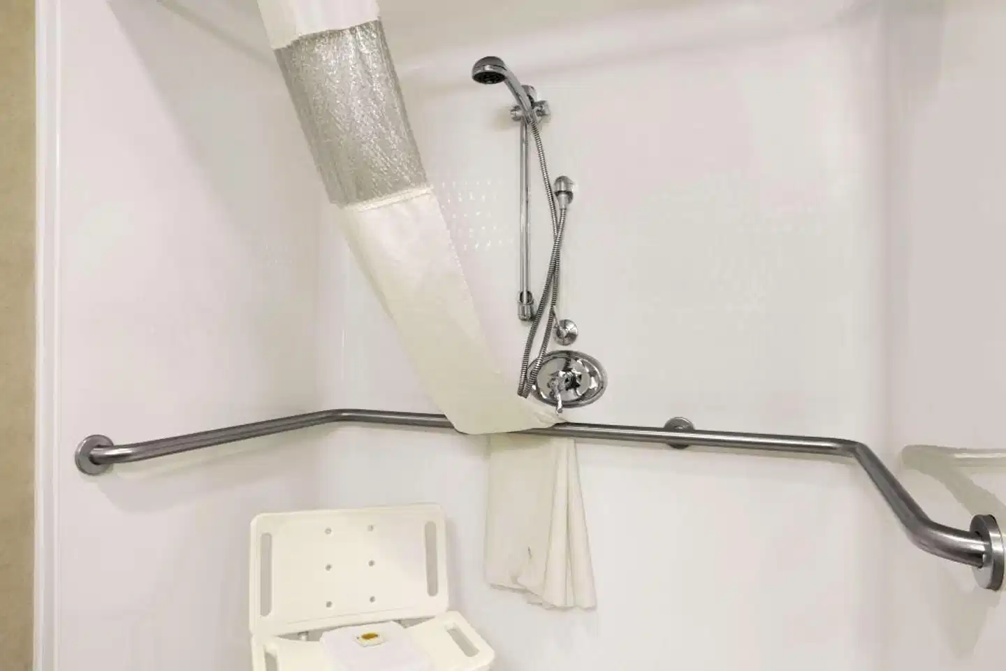 Days Inn by Wyndham Rapid City Badezimmer