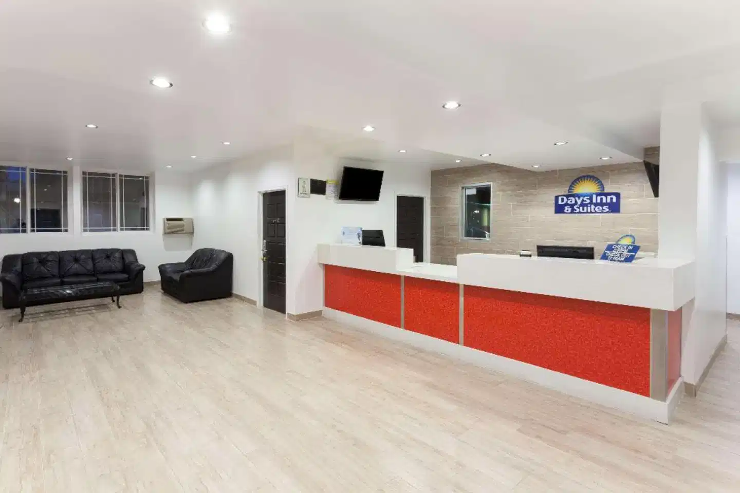 Days Inn by Wyndham Mission Valley Qualcomm Stadium/ SDSU Lobby