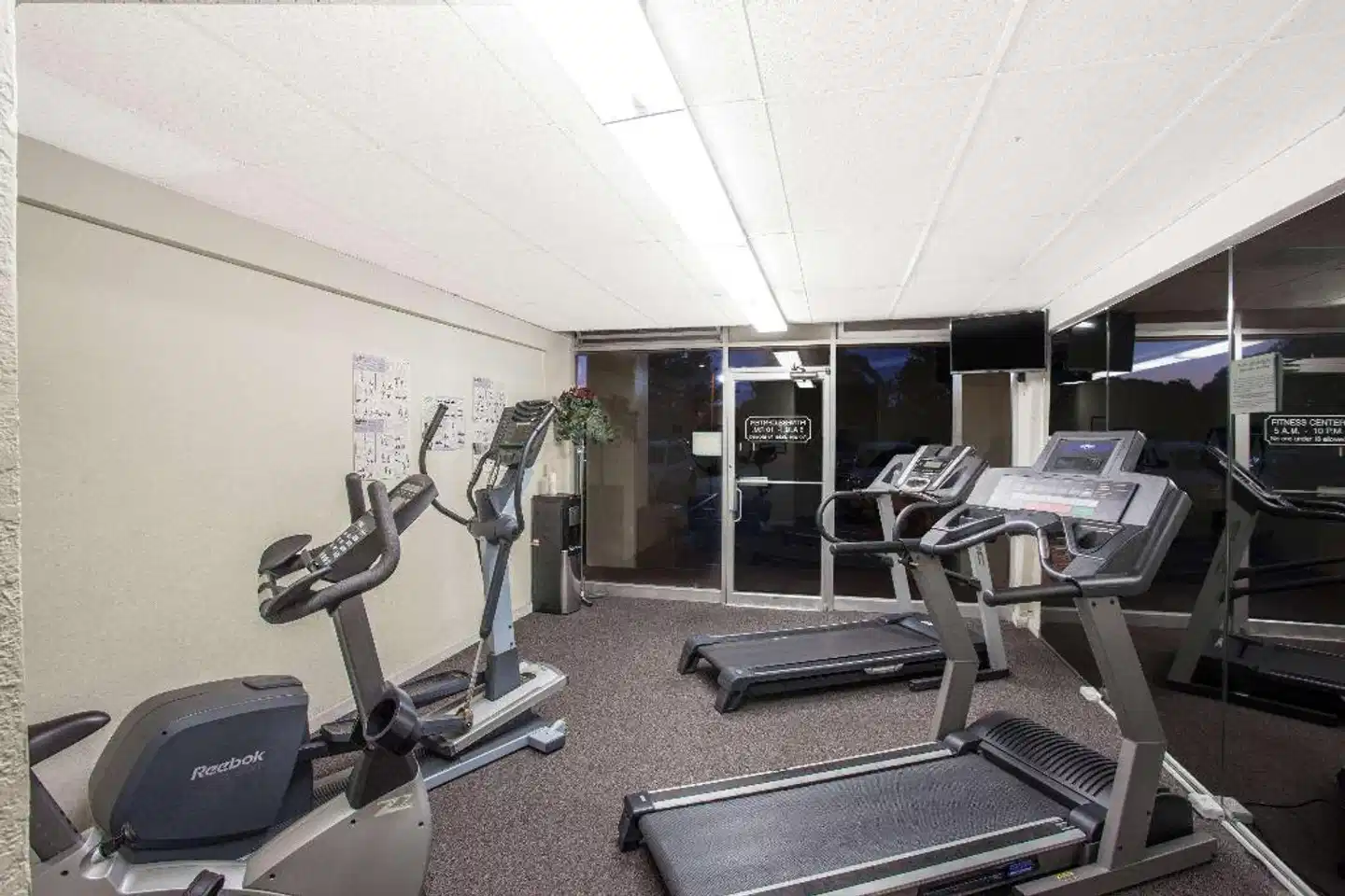 Monterey Bay Travelodge Sport und Entertainment