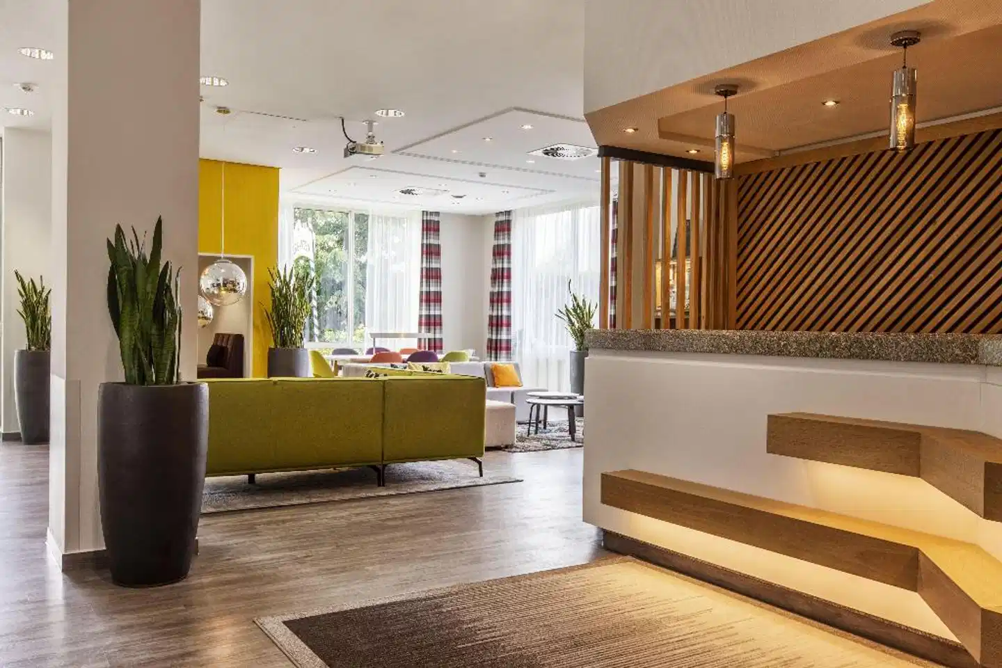 Holiday Inn Düsseldorf-Neuss Lobby