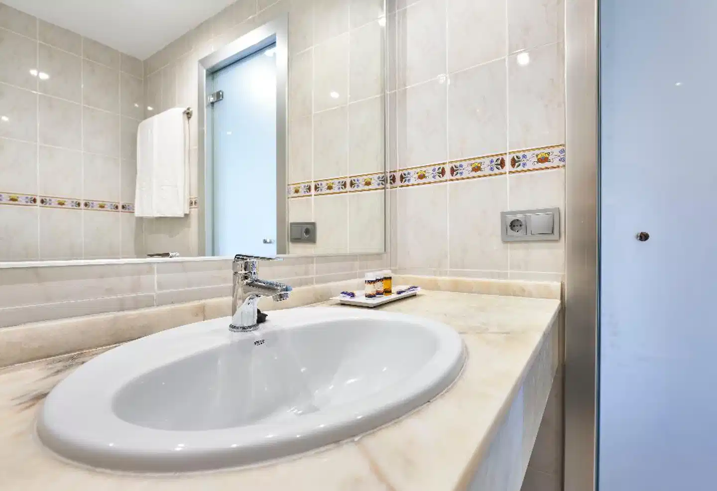 Globales Torrenova Badezimmer