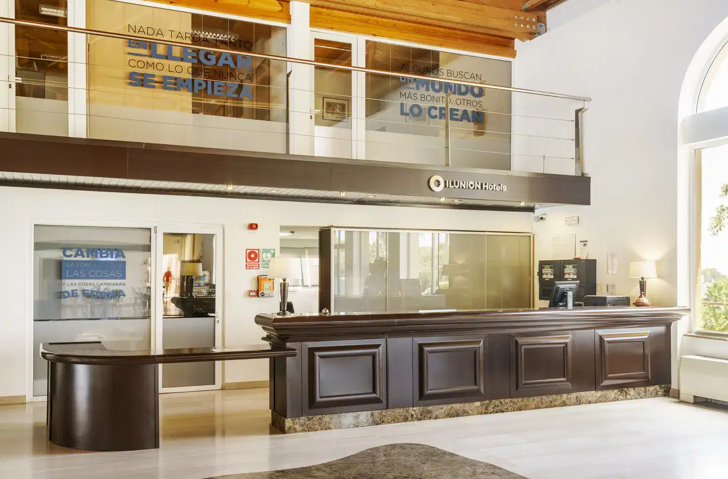 Aparthotel ILUNION Tartessus Sancti Petri Lobby