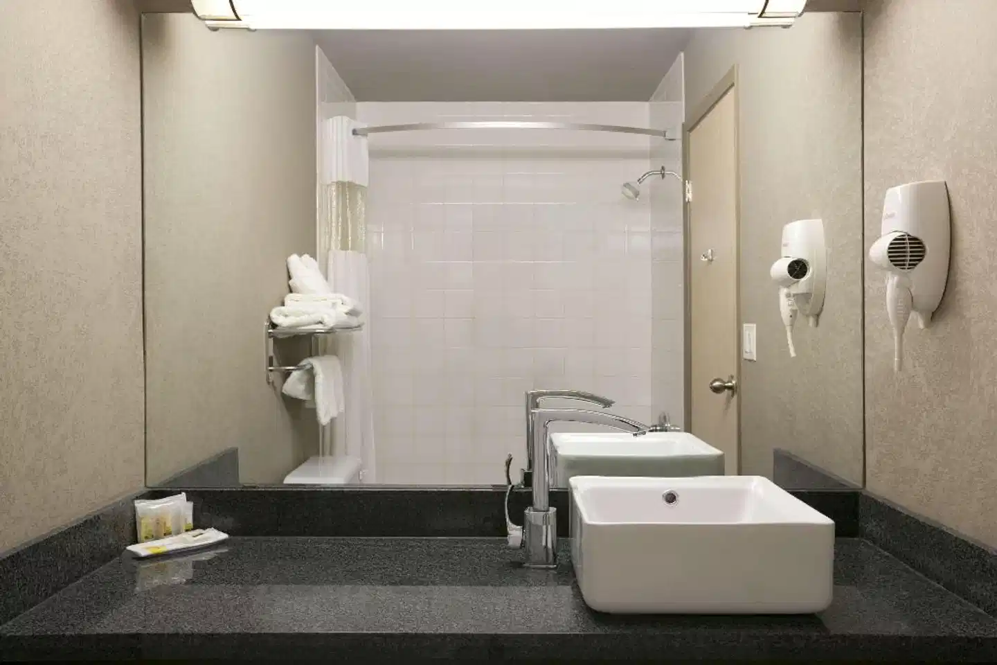 Days Inn by Wyndham Regina Badezimmer