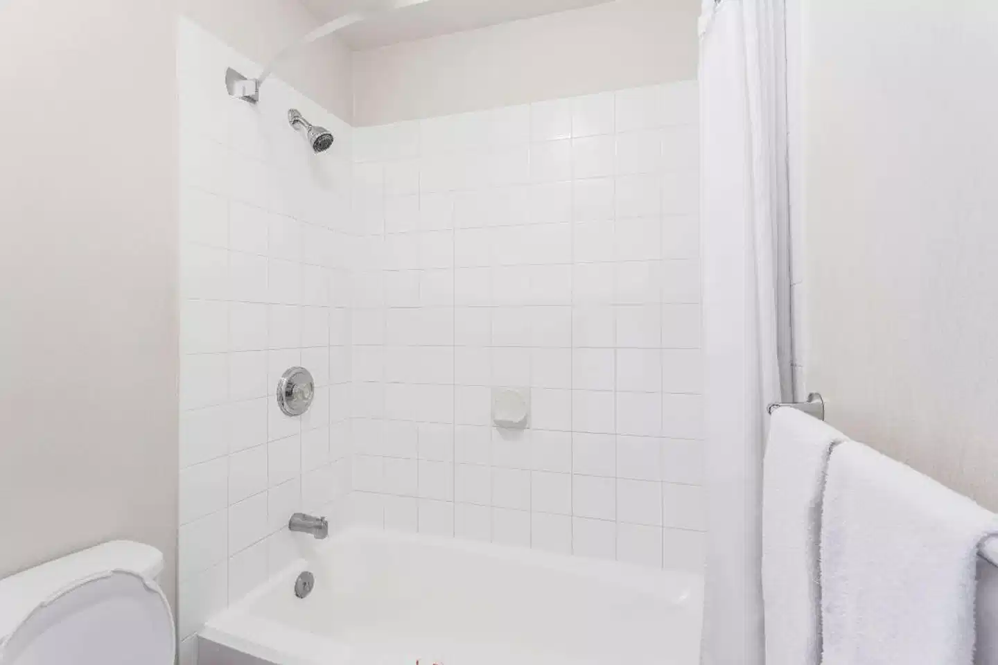 Super 8 by Wyndham Kelowna BC Badezimmer