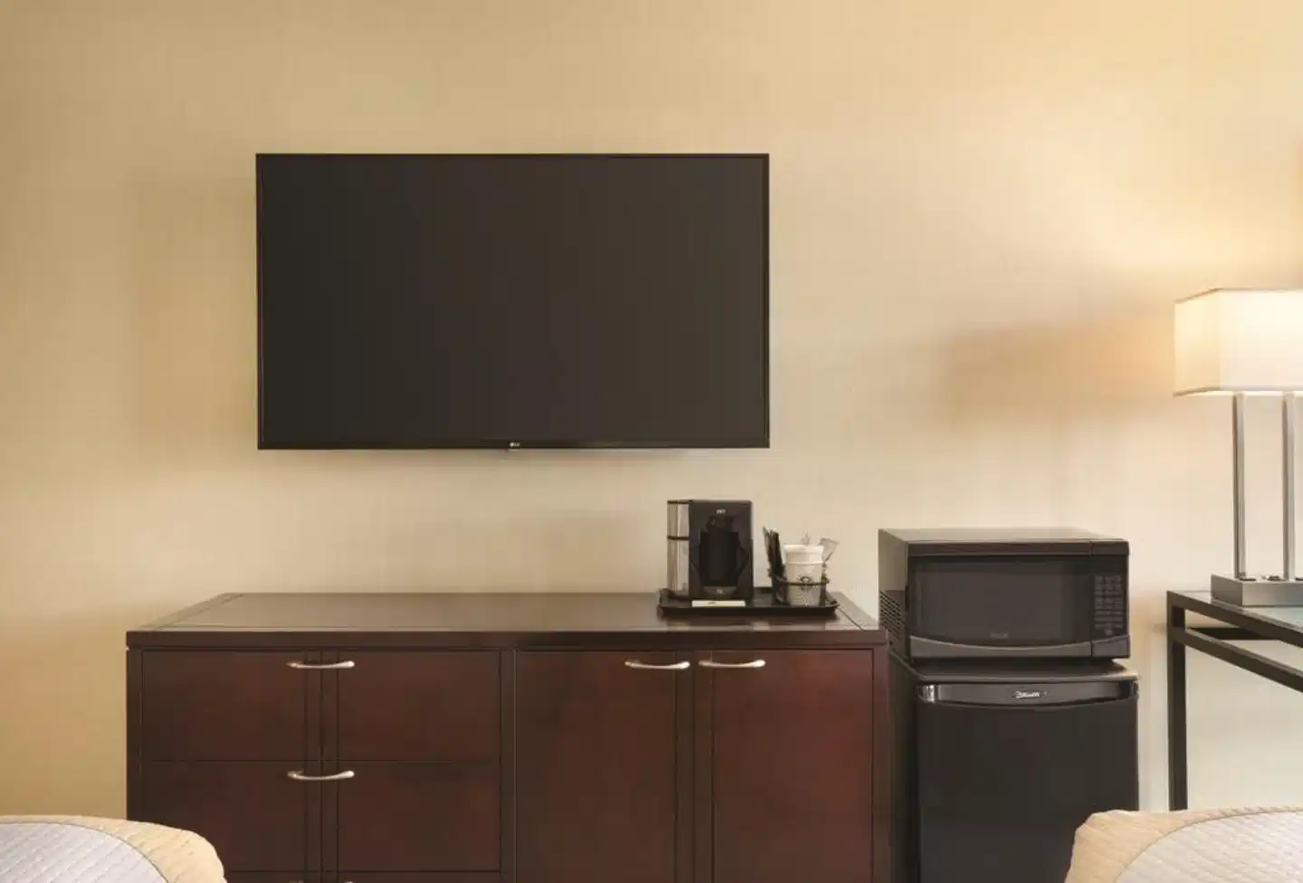 Coast Victoria Hotel & Marina by APA Wohnbeispiel