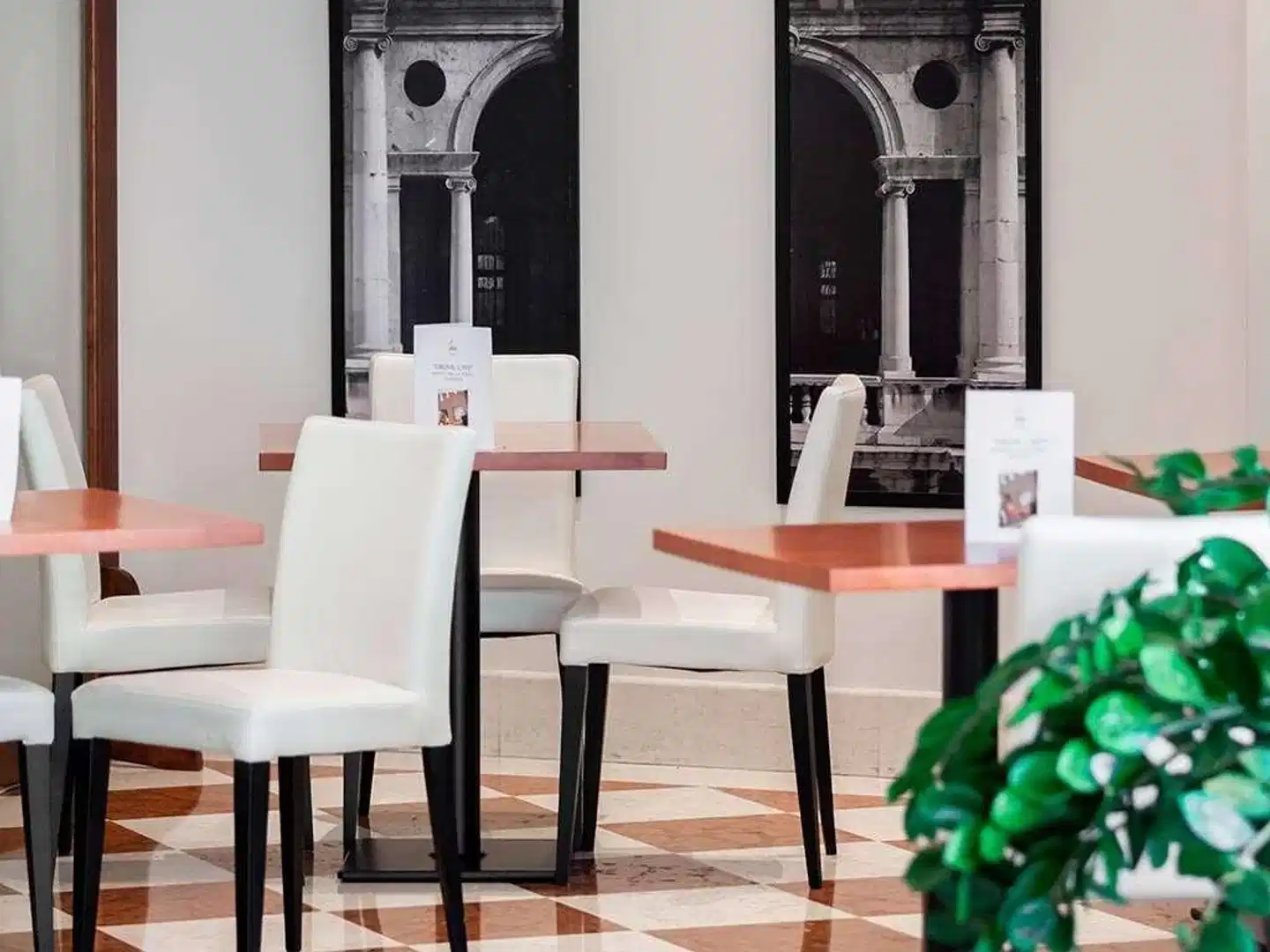 SHG Hotel de la Ville Lobby