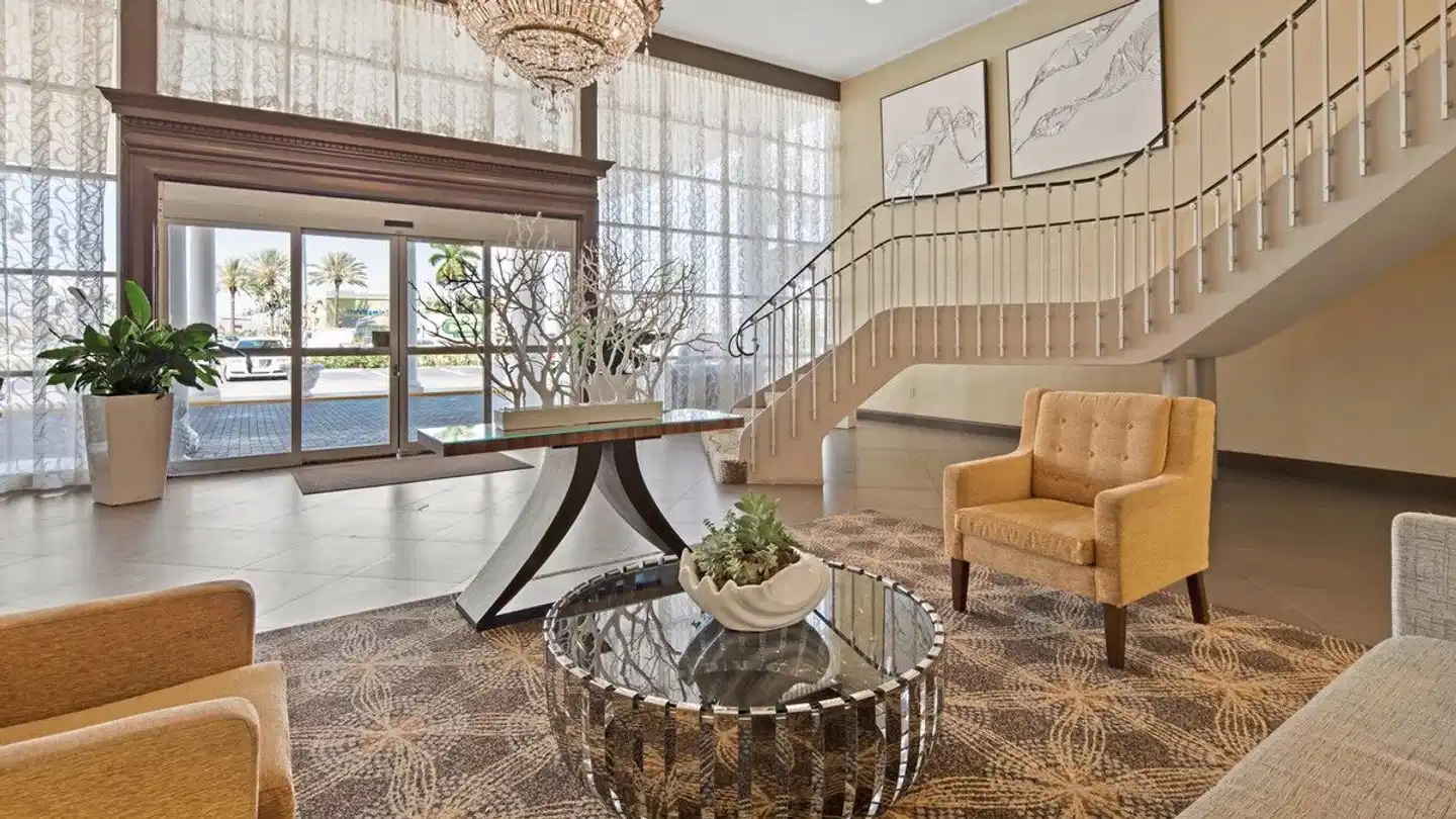 Best Western Palm Beach Lakes Lobby