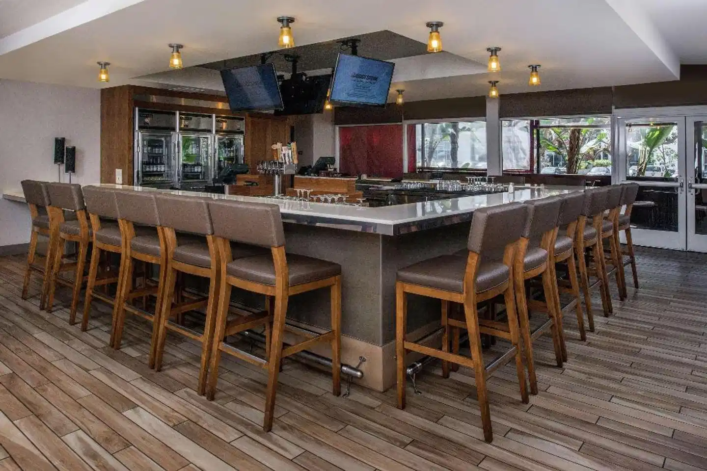 DoubleTree by Hilton LAX - El Segundo Bar