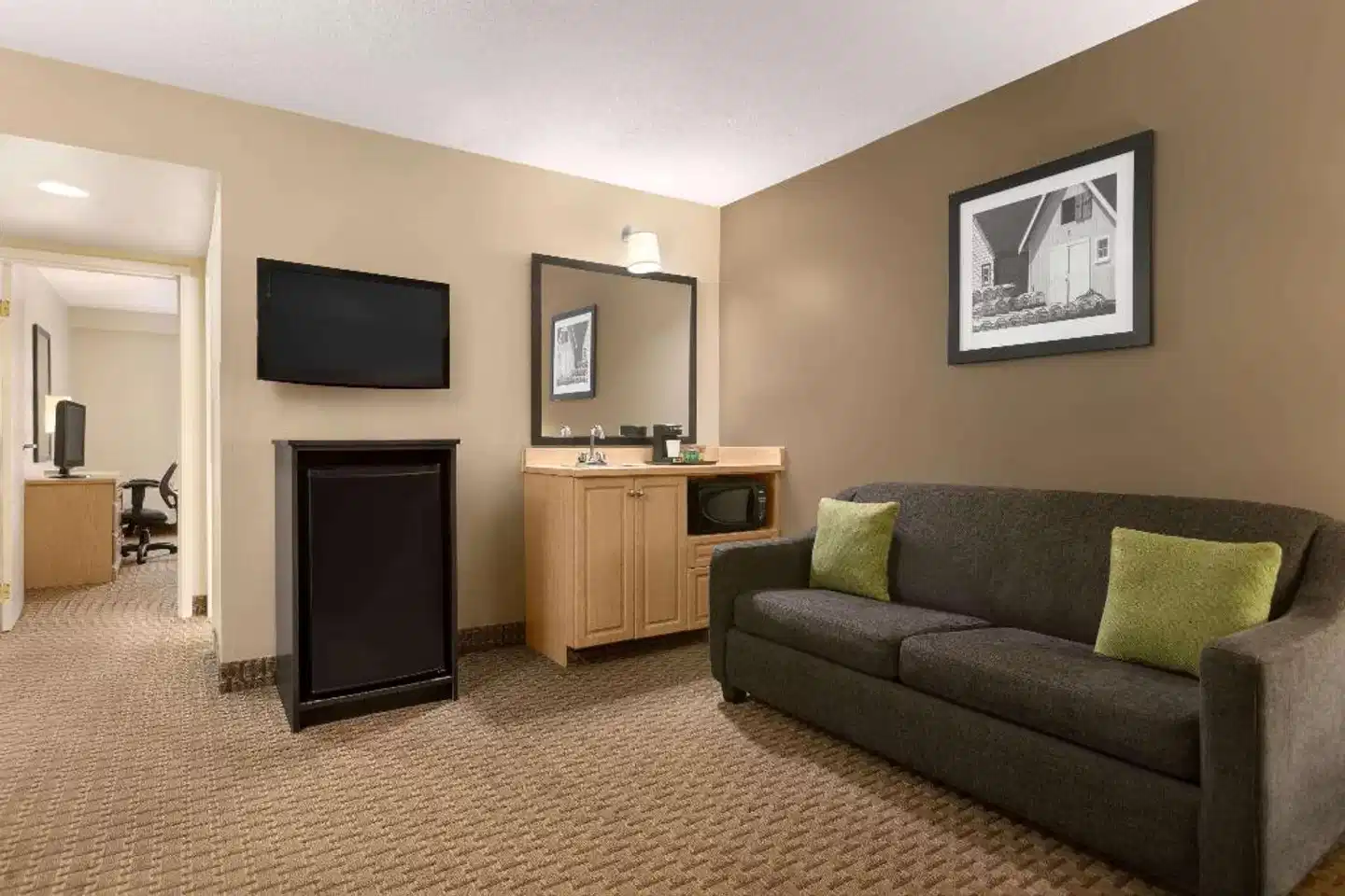 Travelodge Suites Moncton Lobby