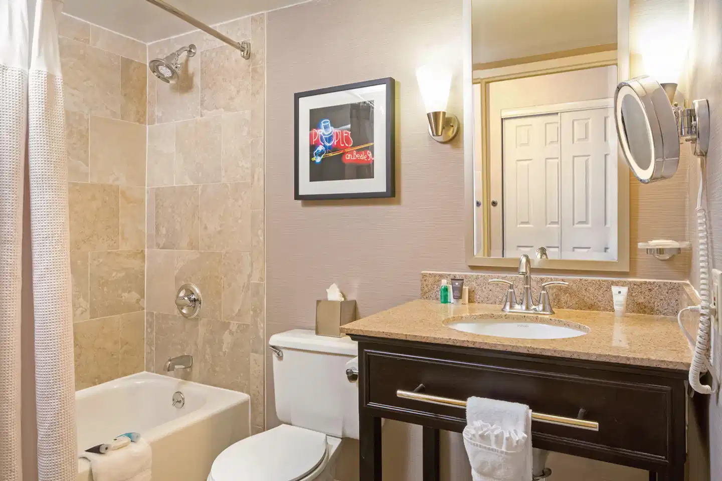 Crowne Plaza Memphis Downtown Badezimmer