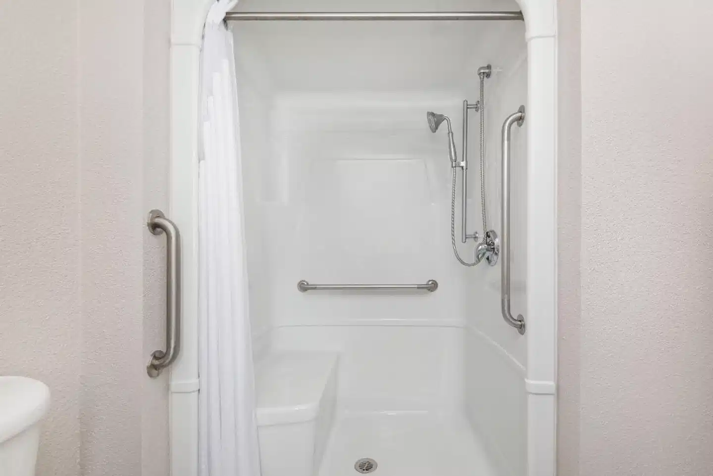 Holiday Inn Express & Suites 1000 Islands - Gananoque Badezimmer