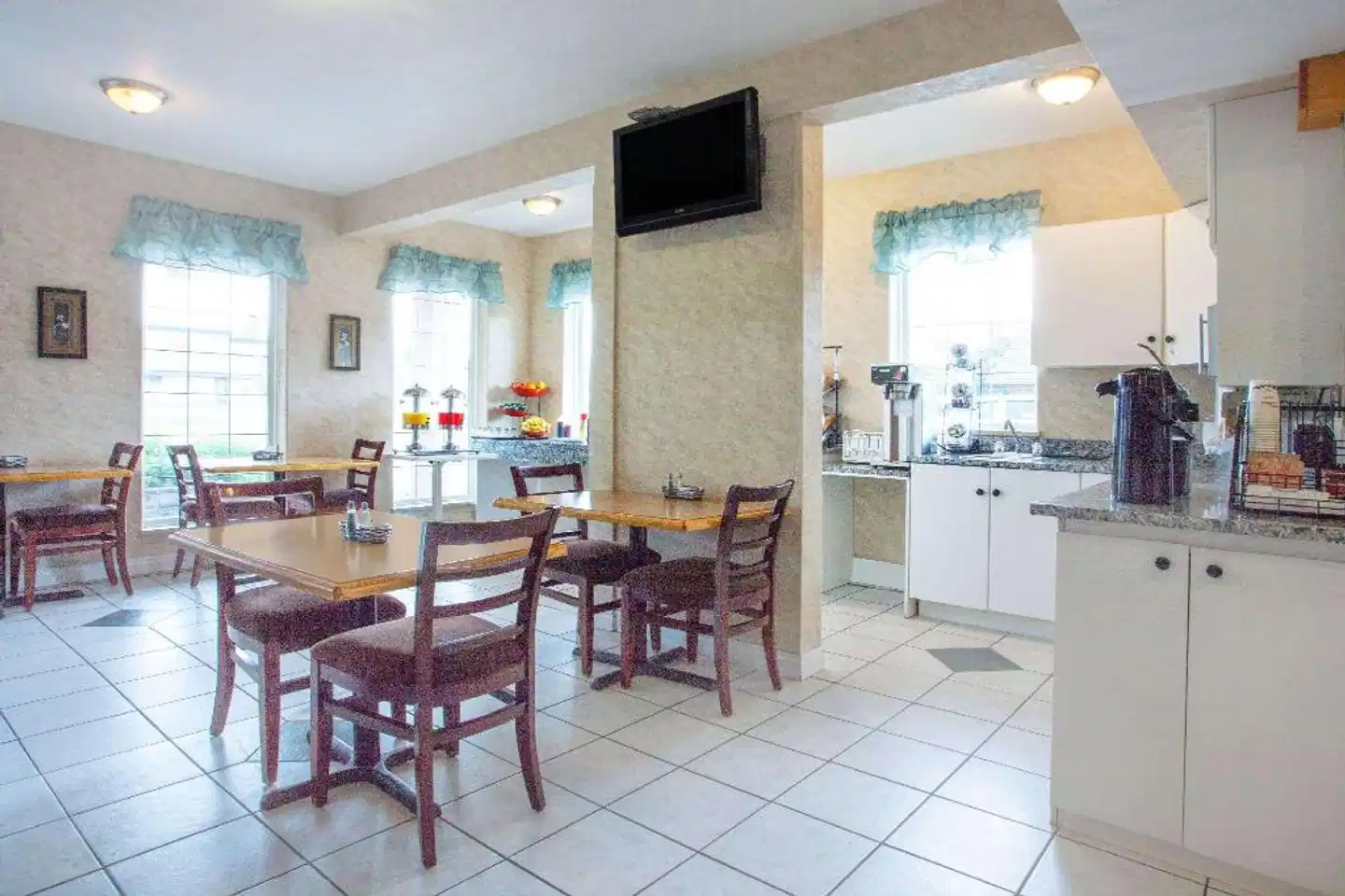 Ramada Limited 100 Mile House Restaurant