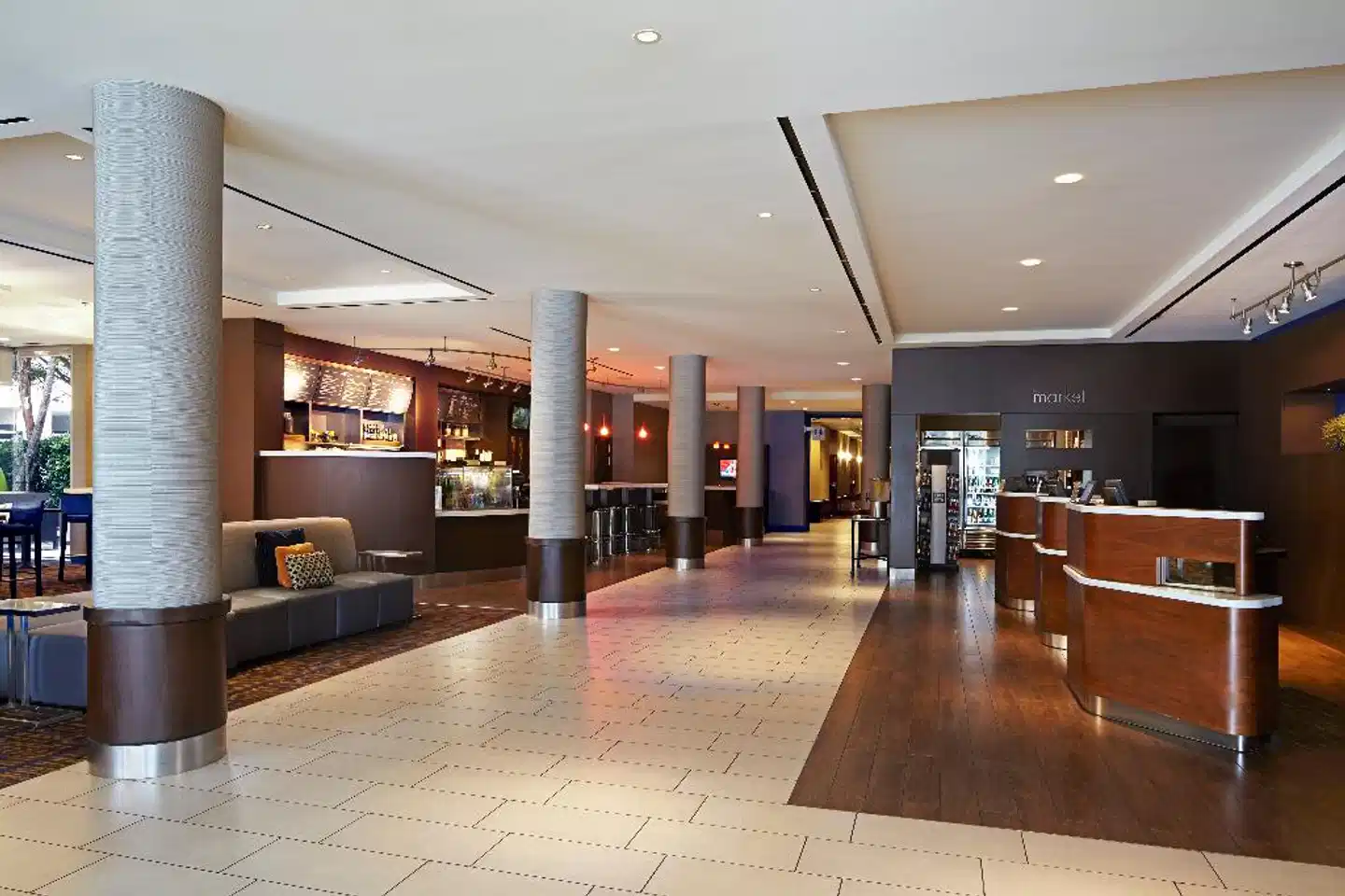 Courtyard by Marriott Los Angeles LAX/Century Boulevard Lobby