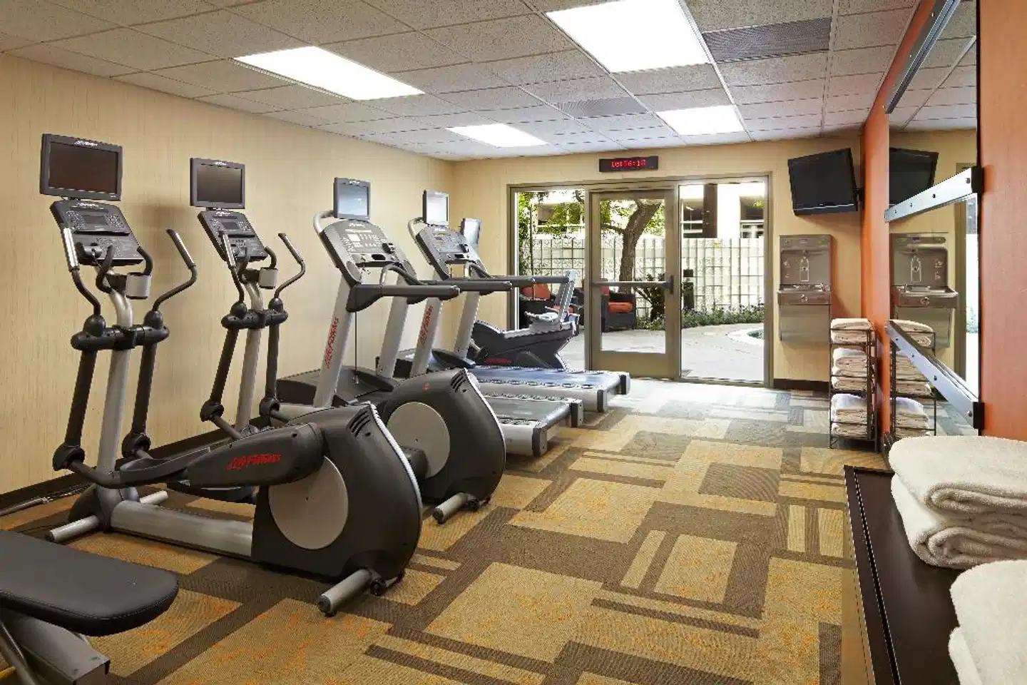 Courtyard by Marriott Los Angeles LAX/Century Boulevard Sport und Entertainment
