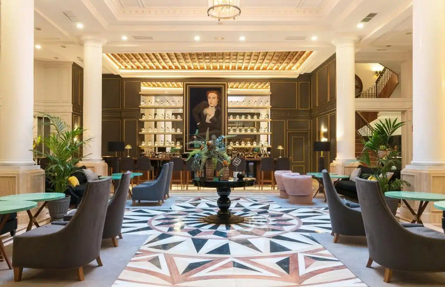 Eugenia de Montijo, Autograph Collection Lobby