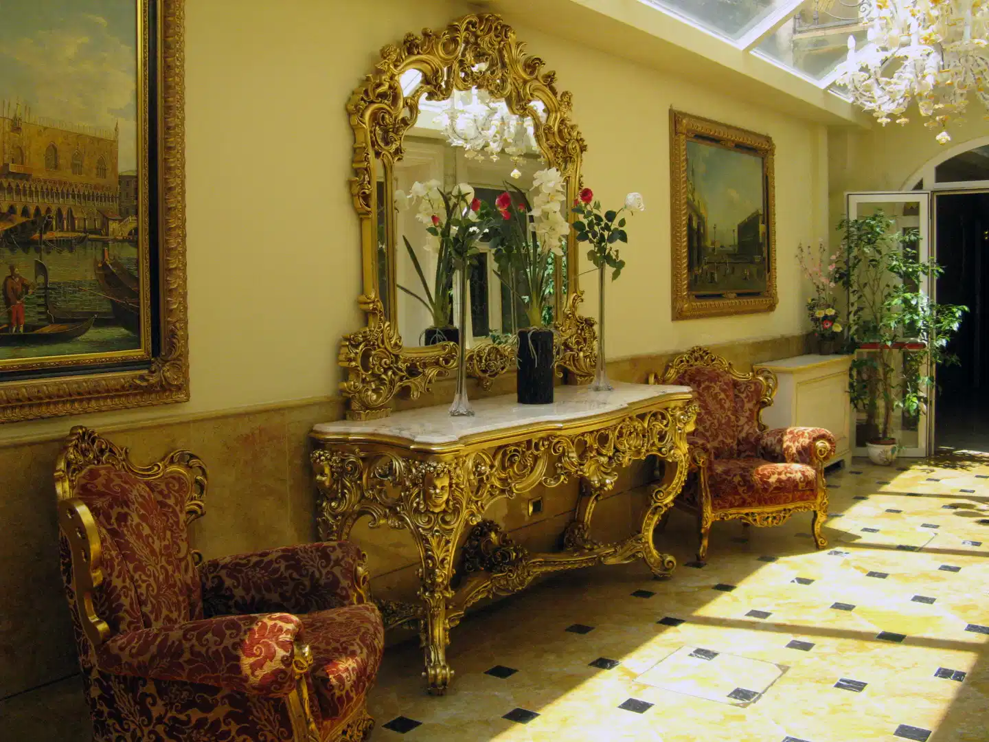 Belle Epoque Lobby