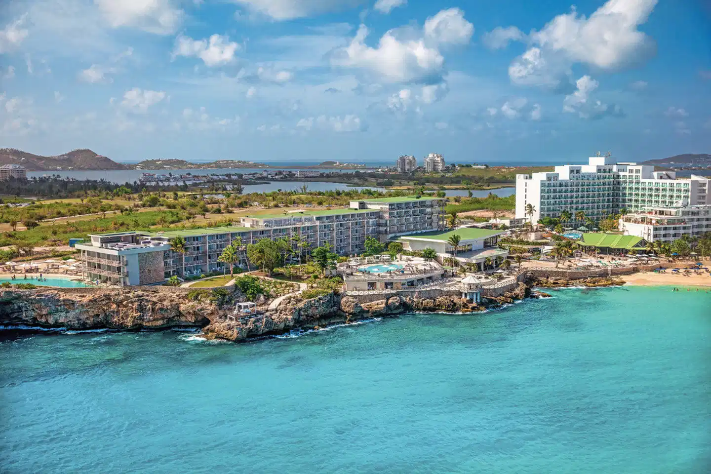 Sonesta Maho Beach Resort, Casino & Spa Aussenansicht