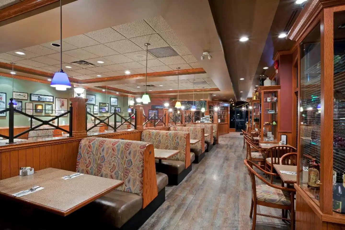 Holiday Inn North Vancouver Lobby