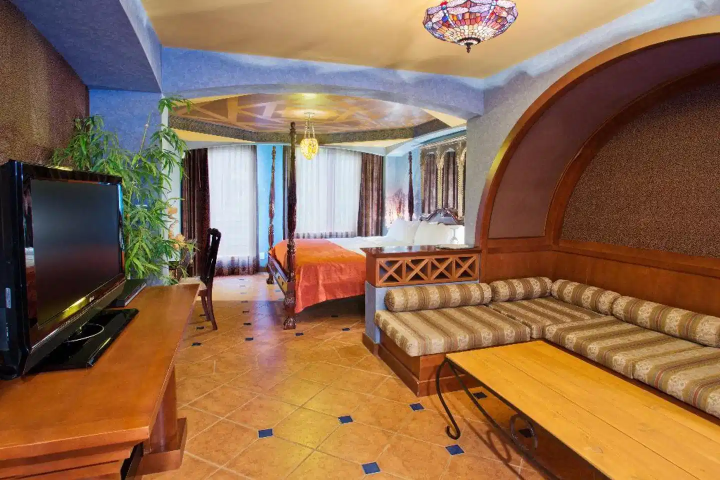 Holiday Inn North Vancouver Lobby