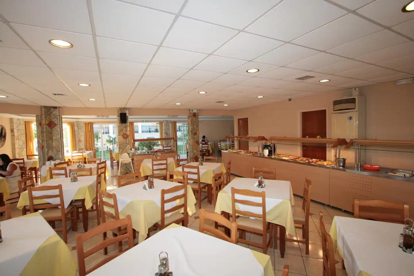 Village Inn Studios & Family Apartments Restaurant