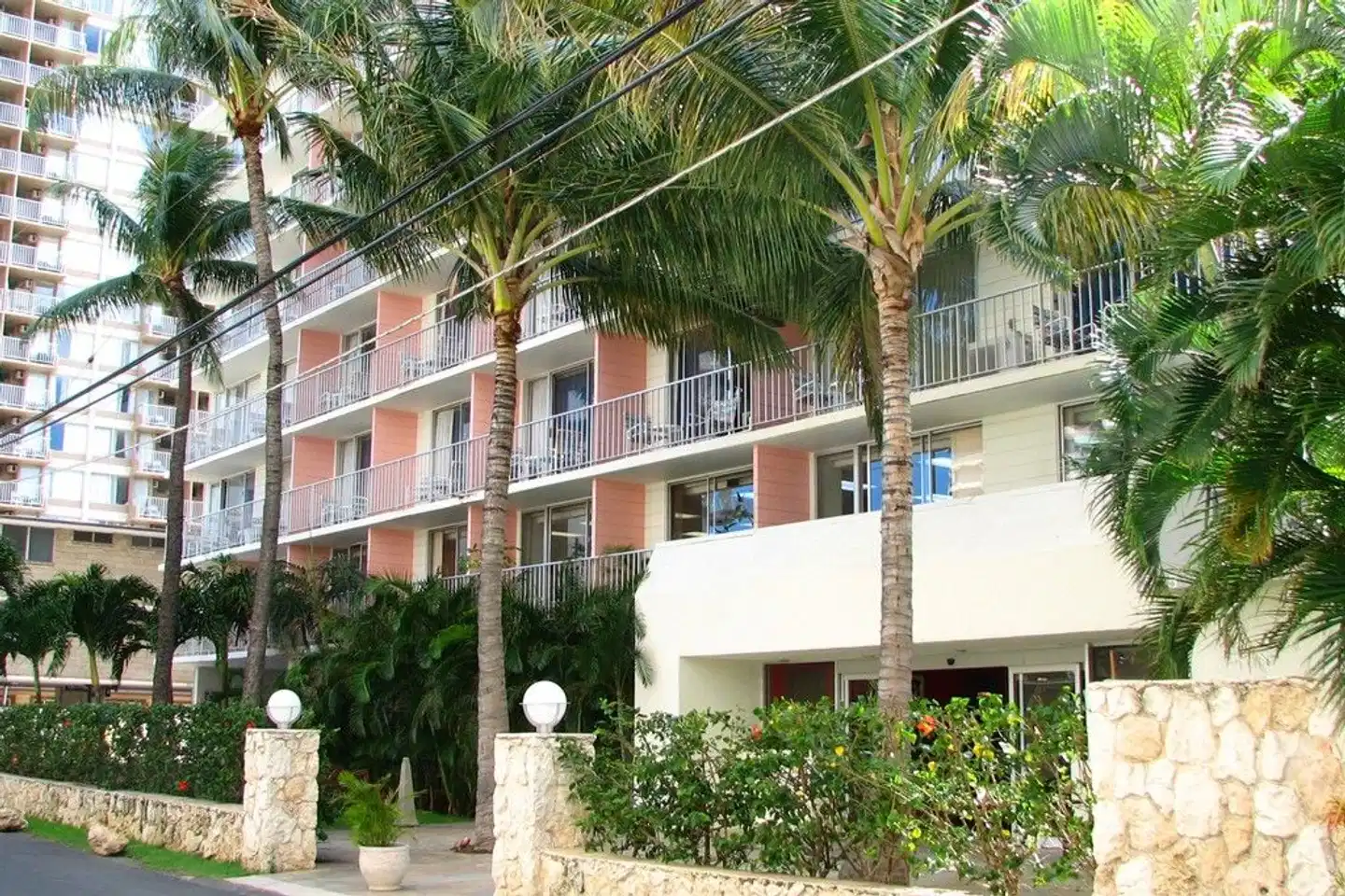 Ewa Hotel Waikiki Aussenansicht