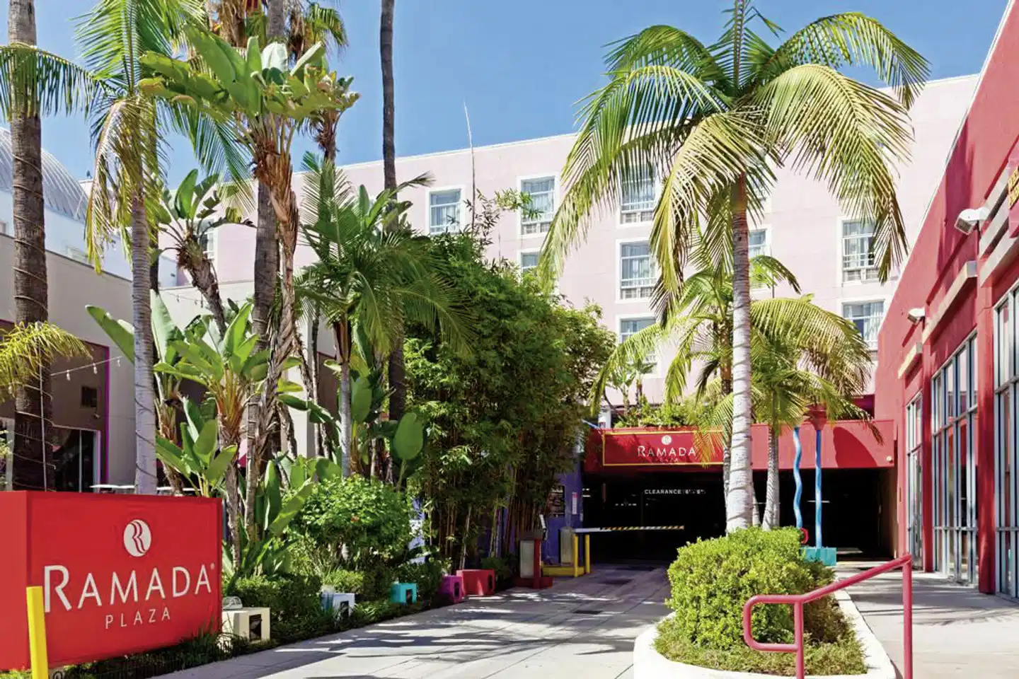 Ramada Plaza West Hollywood Aussenansicht