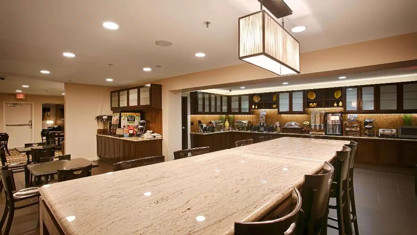 Best Western PLUS Rancho Cordova Inn Lobby