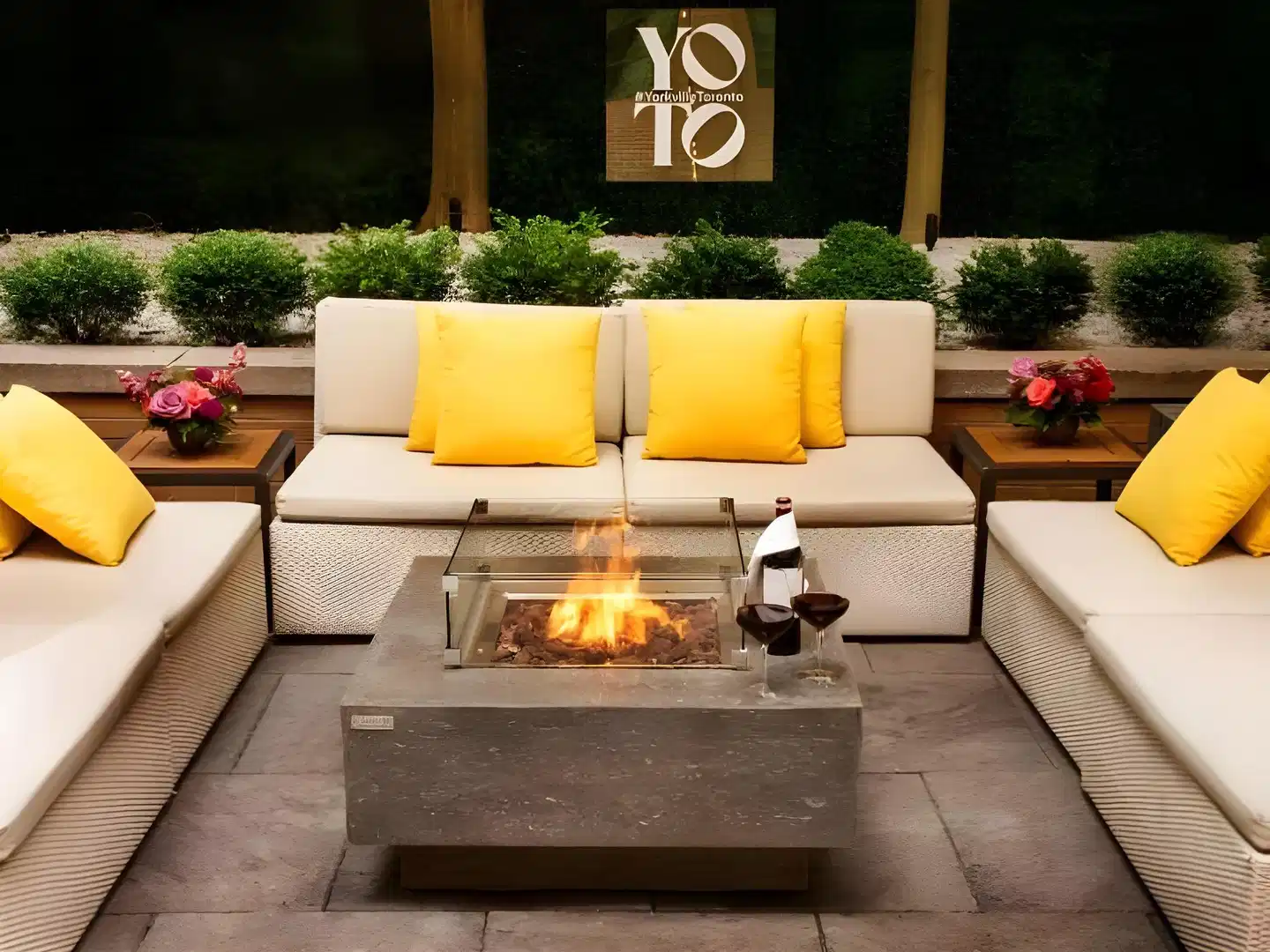 The Yorkville Royal Sonesta Hotel Terrasse